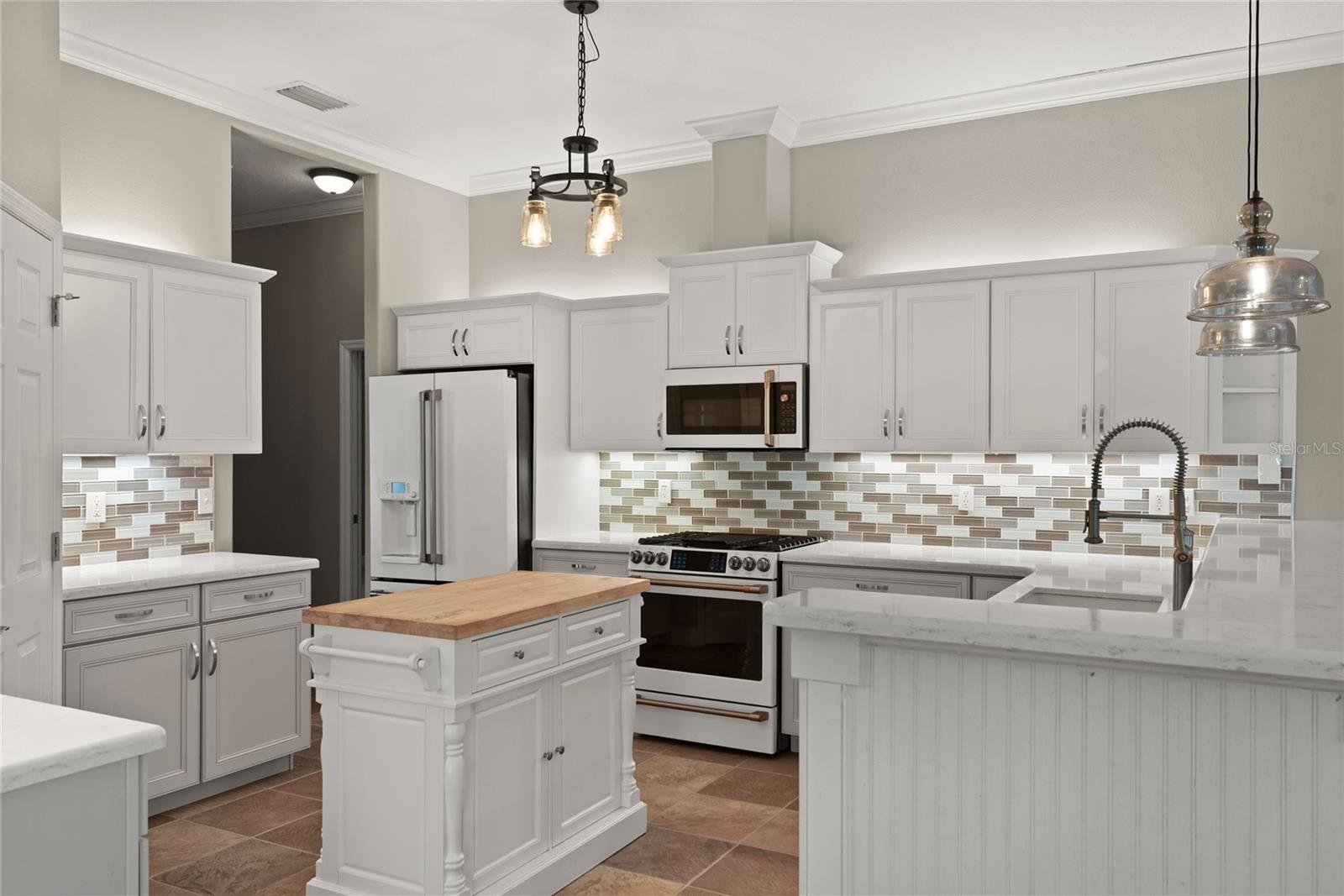 Image 3 of 46 For 417 Gleneagles Drive