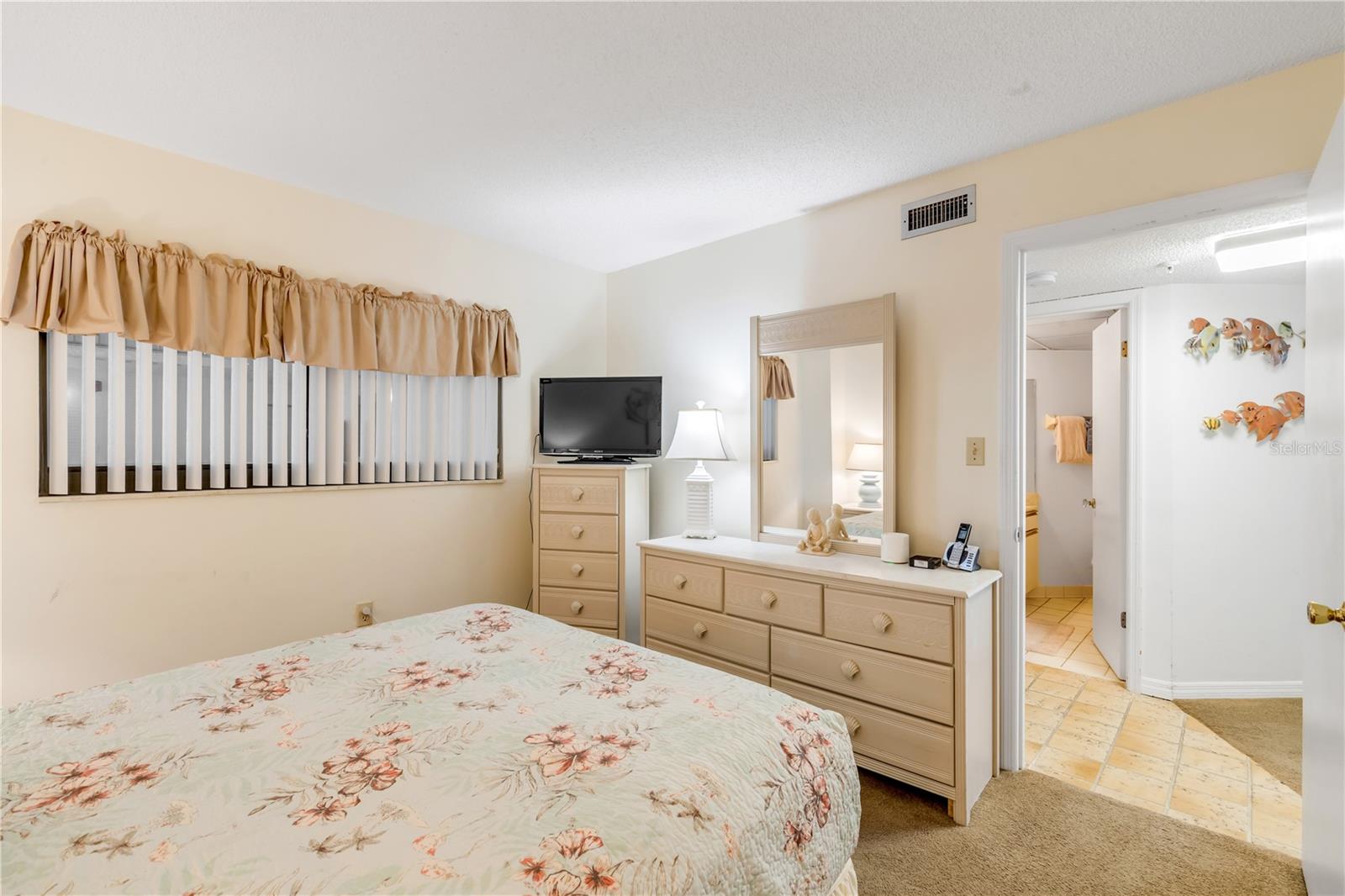 Image 11 of 55 For 5207 Atlantic Avenue 424