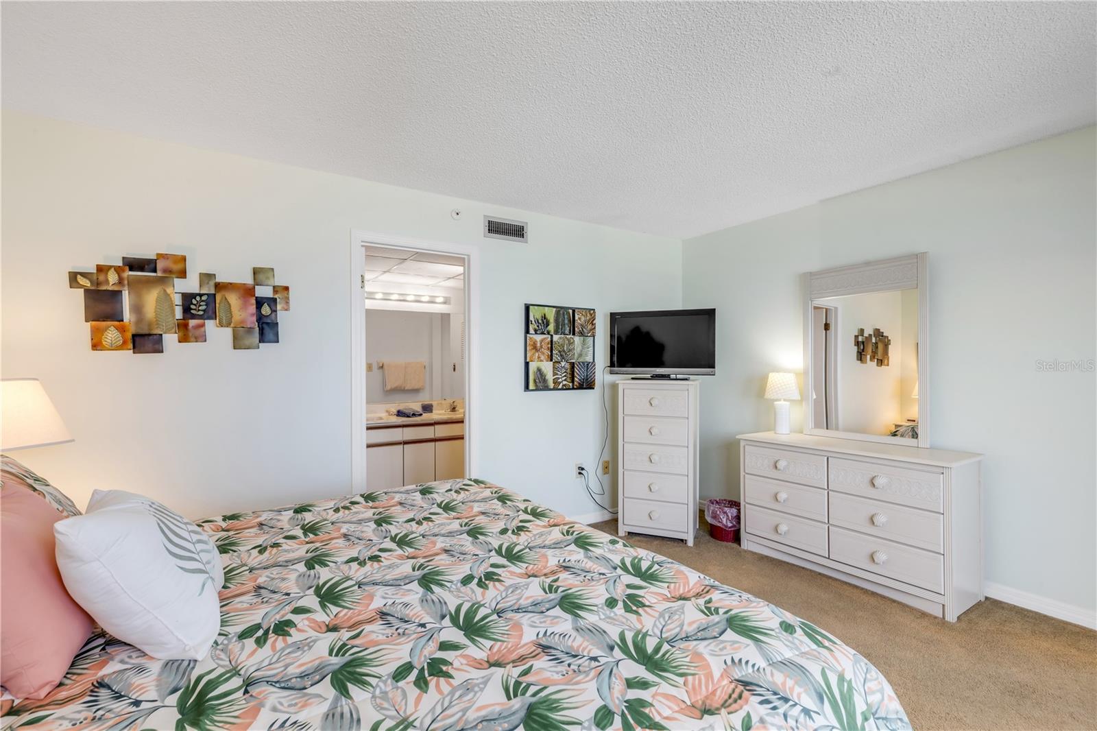 Image 33 of 55 For 5207 Atlantic Avenue 424