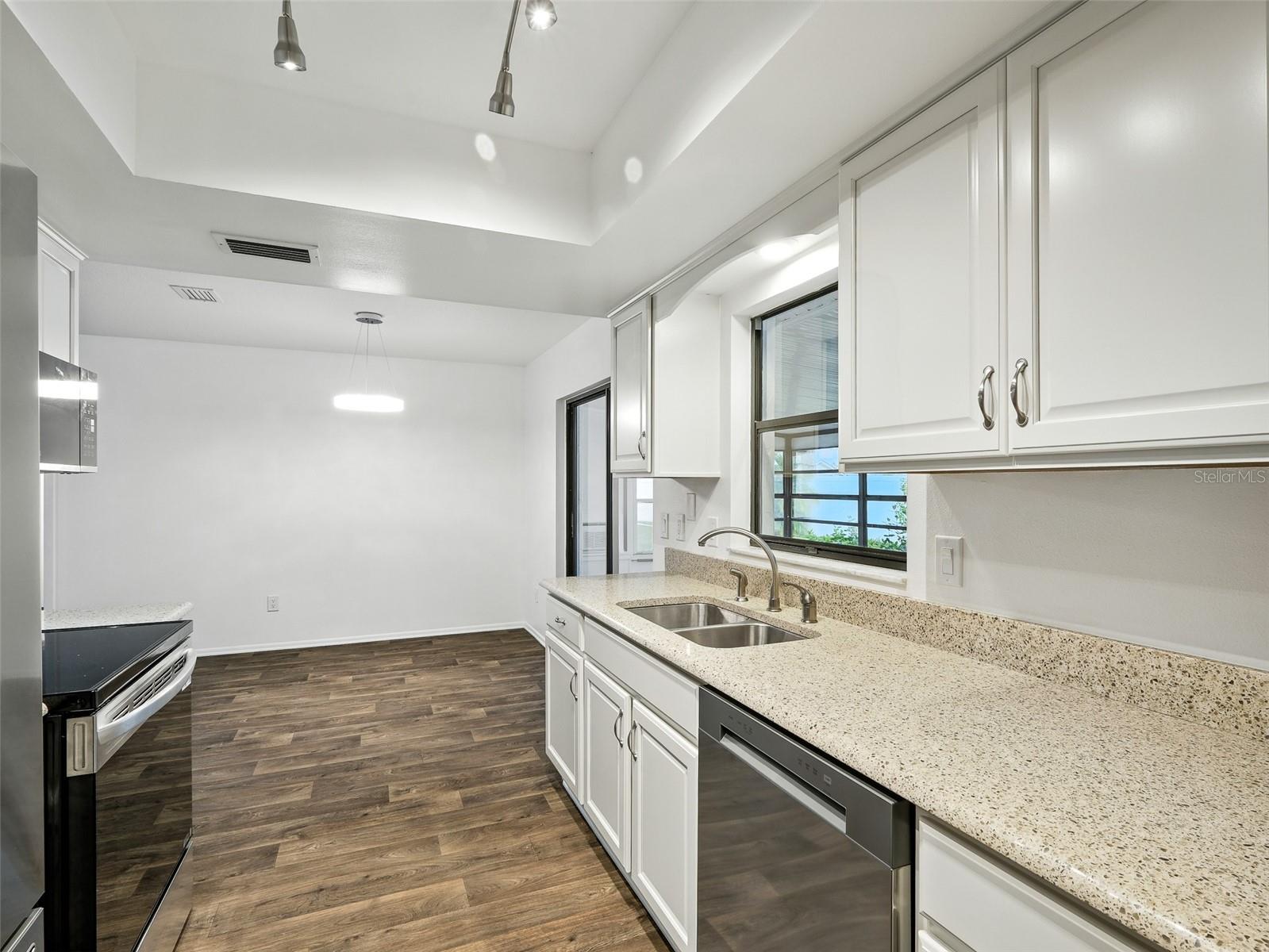 Image 19 of 37 For 803 Egret Court