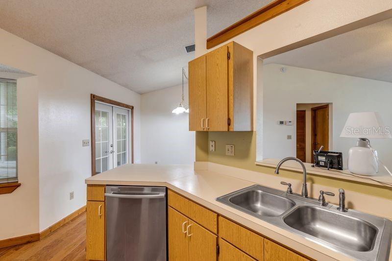 Image 10 of 42 For 488 Summit Avenue