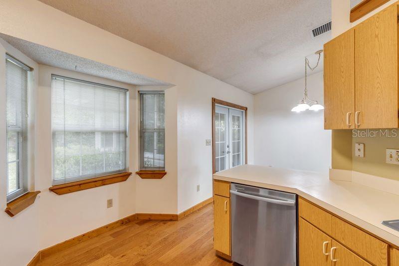 Image 11 of 42 For 488 Summit Avenue