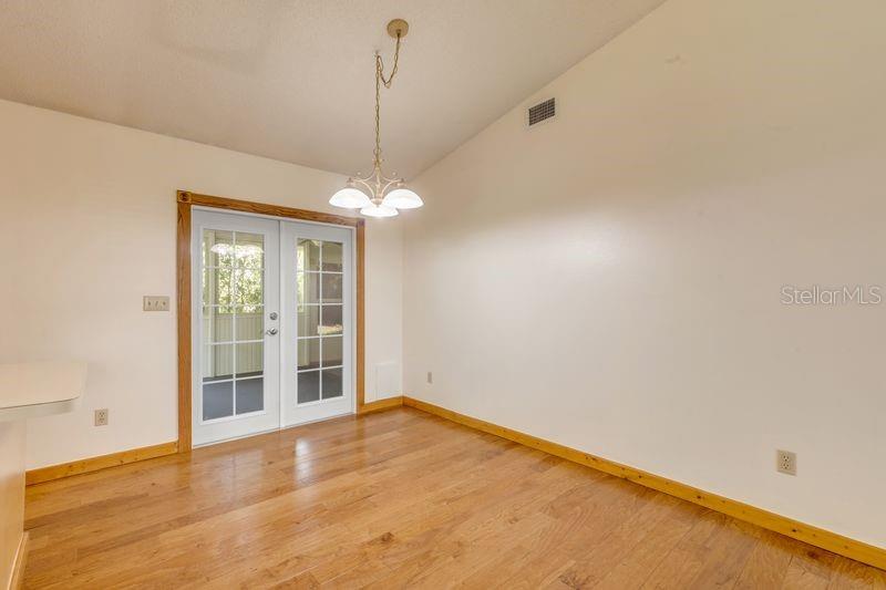 Image 12 of 42 For 488 Summit Avenue