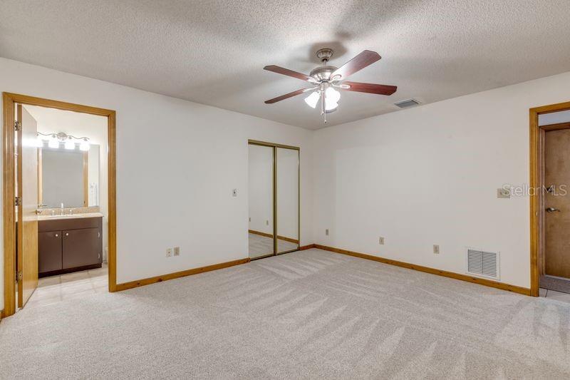 Image 16 of 42 For 488 Summit Avenue