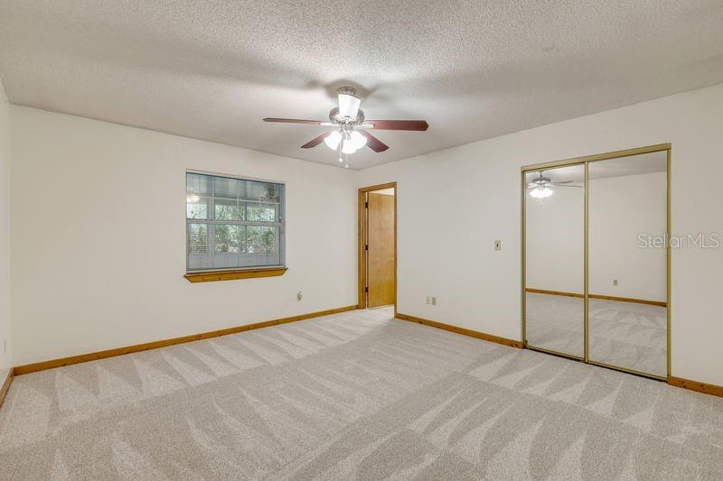 Image 17 of 42 For 488 Summit Avenue