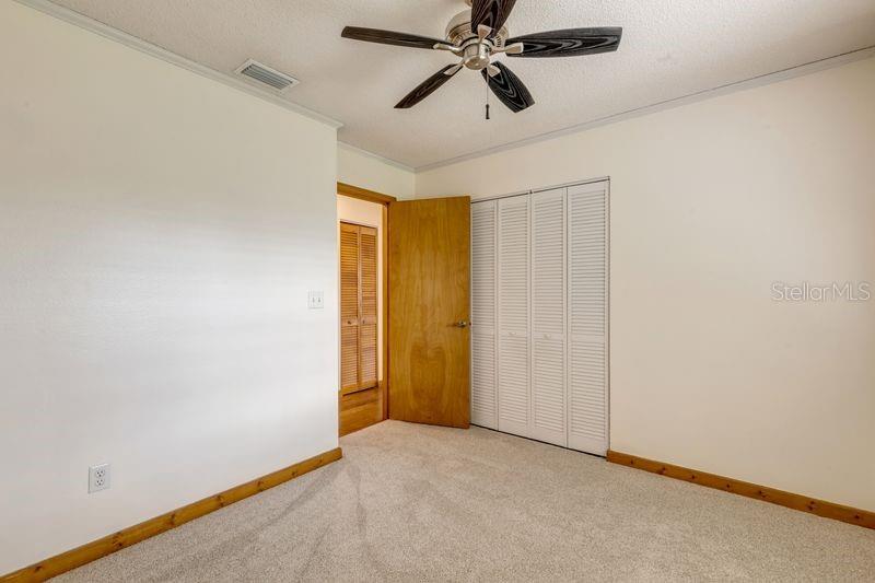 Image 20 of 42 For 488 Summit Avenue