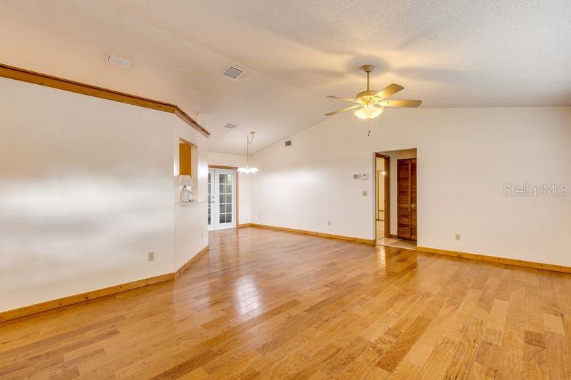 Image 4 of 42 For 488 Summit Avenue