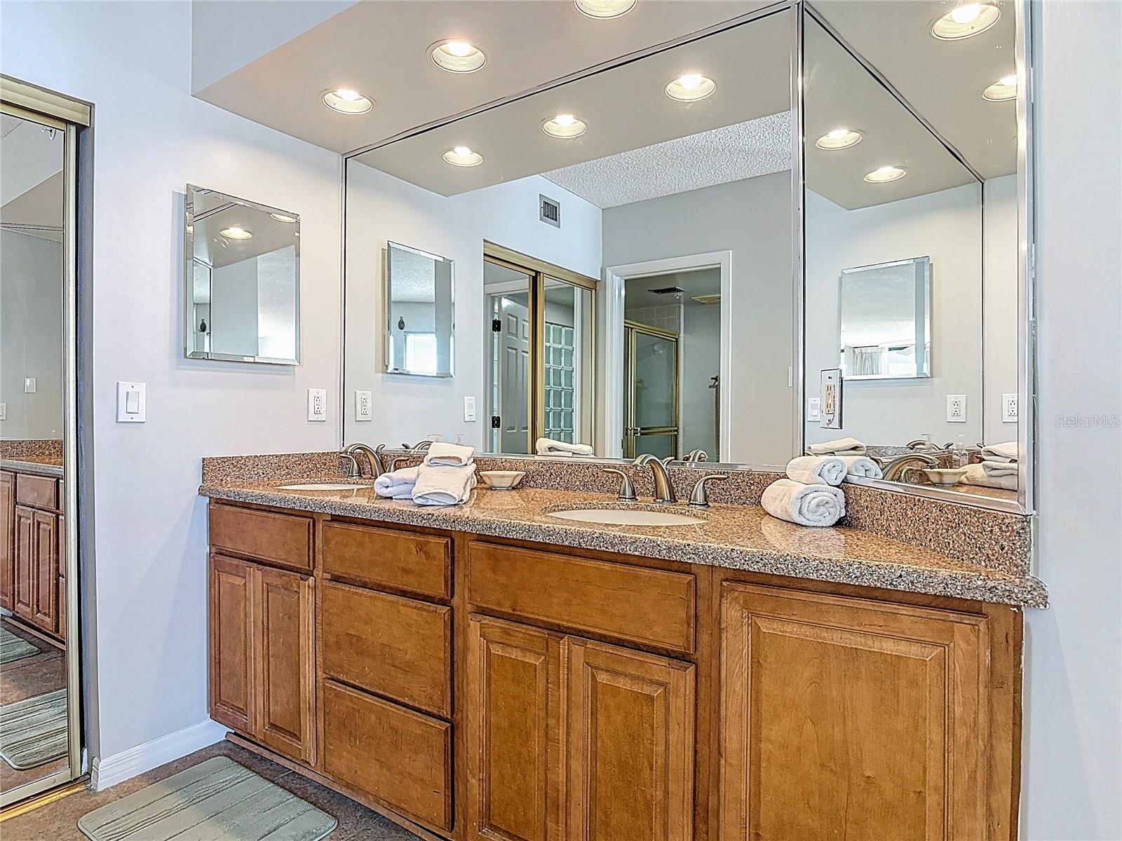 Image 17 of 30 For 4493 Atlantic Avenue 3040