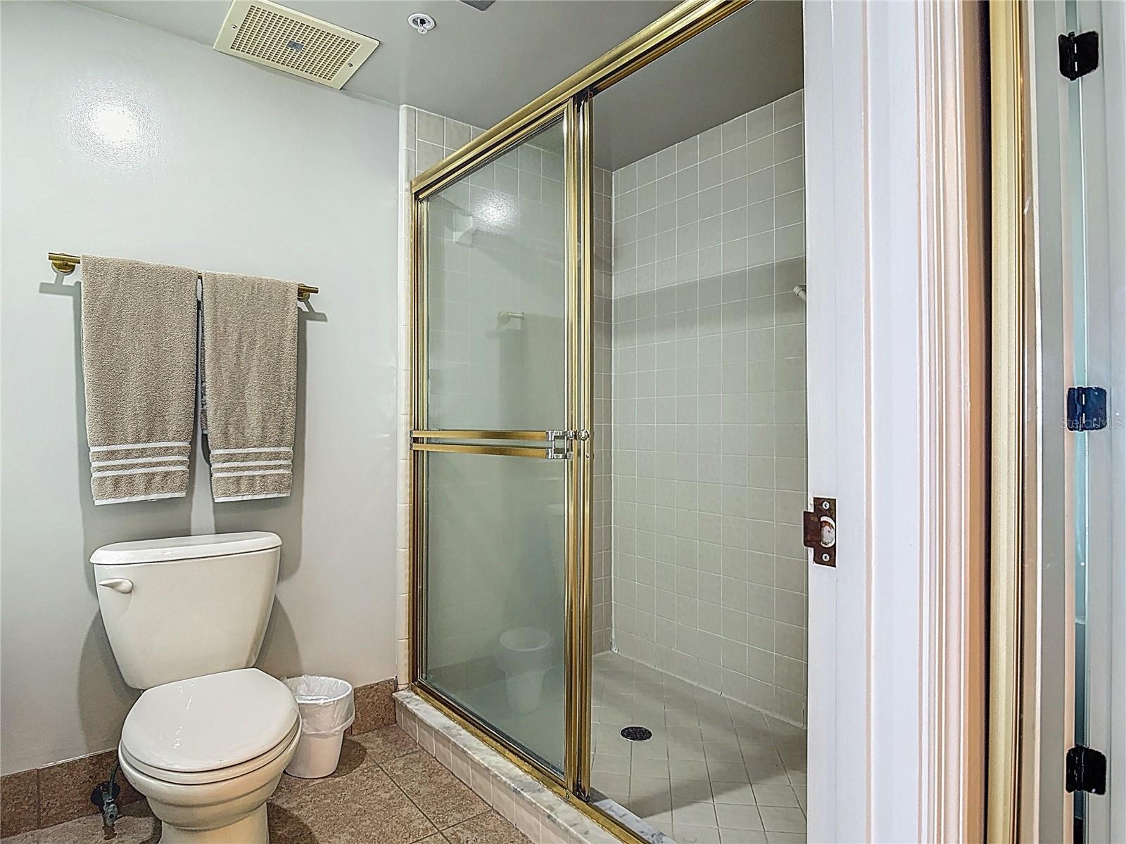 Image 18 of 30 For 4493 Atlantic Avenue 3040