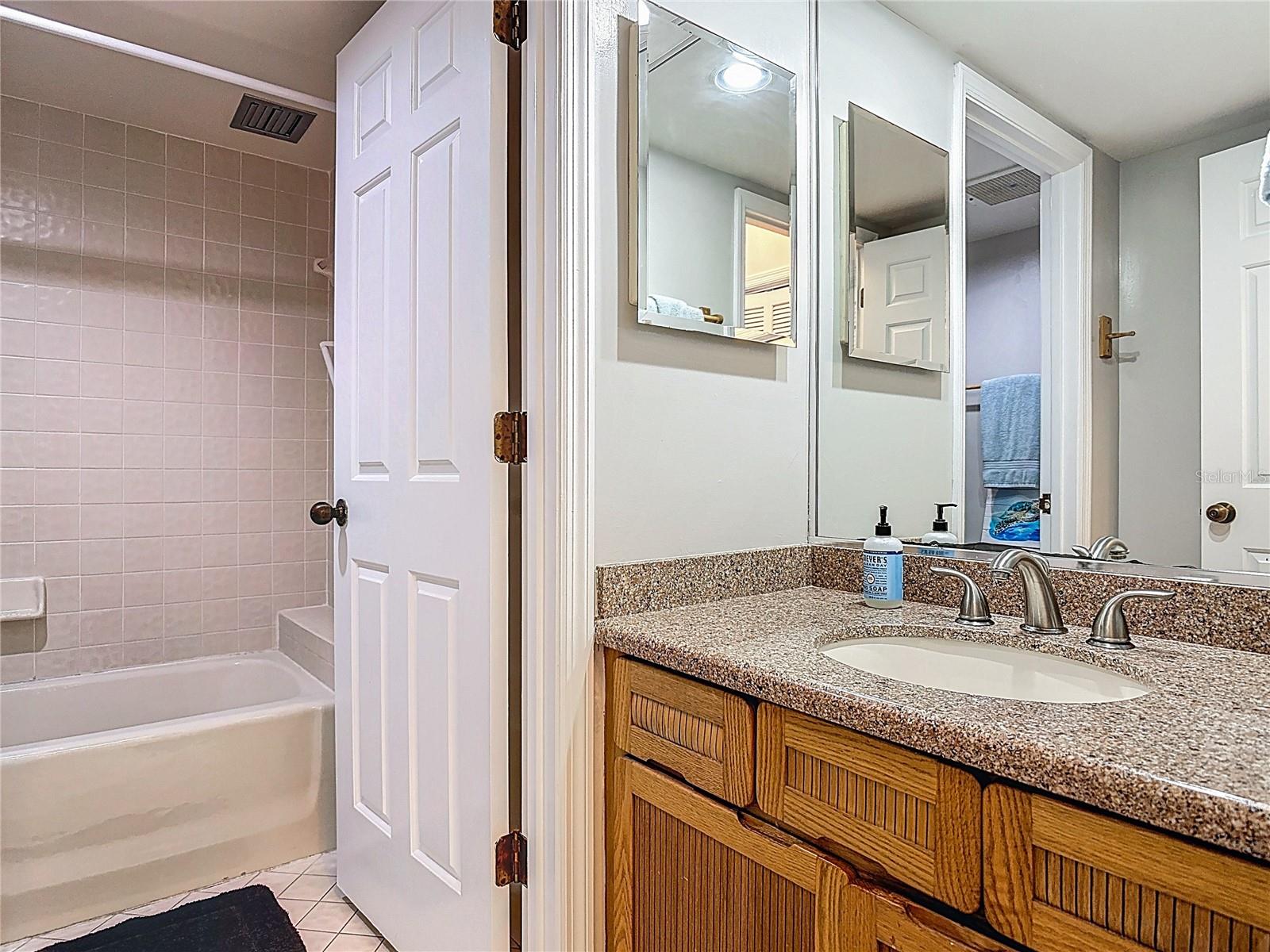 Image 20 of 30 For 4493 Atlantic Avenue 3040