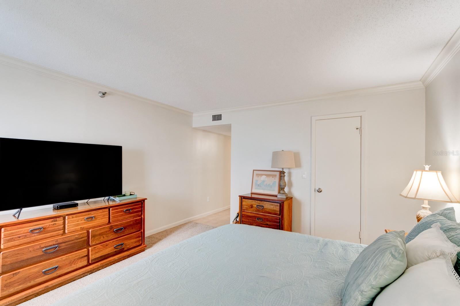 Image 12 of 26 For 5301 Atlantic Avenue 52