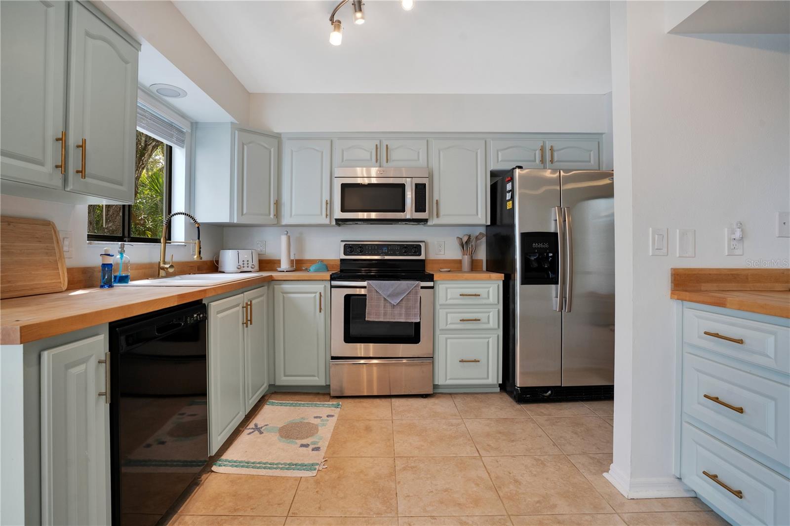 Image 16 of 45 For 4402 Sea Cove