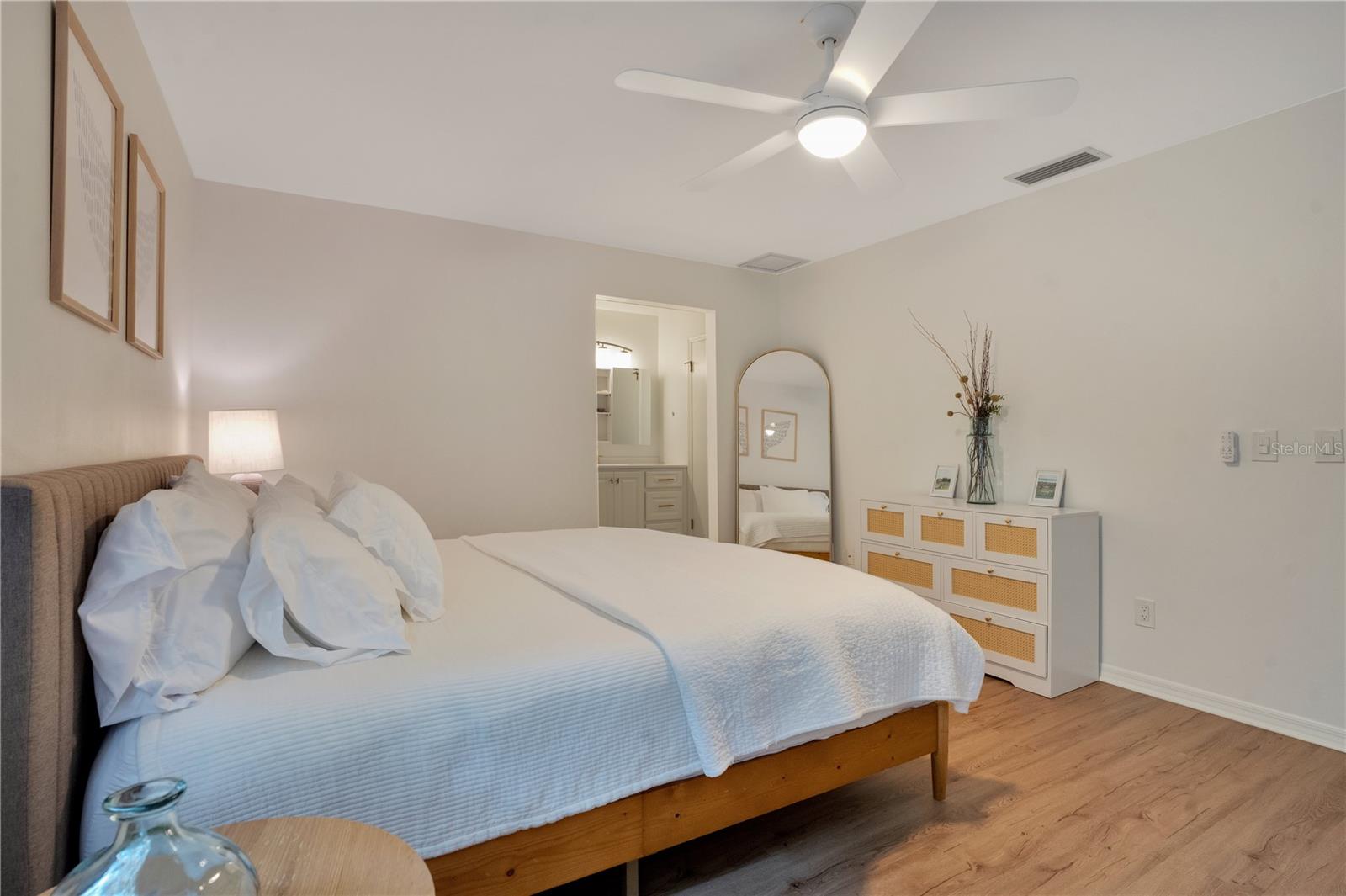 Image 22 of 45 For 4402 Sea Cove
