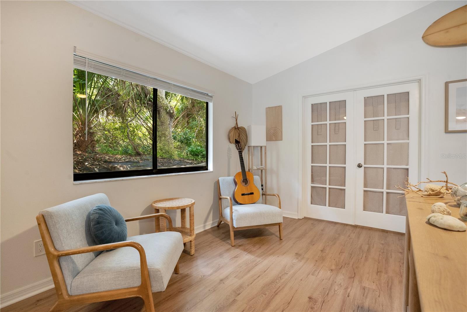 Image 4 of 45 For 4402 Sea Cove