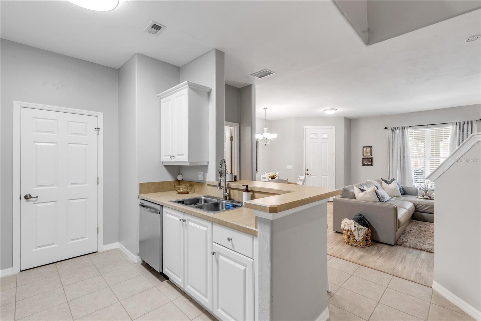 Image 17 of 58 For 3611 Casello Drive