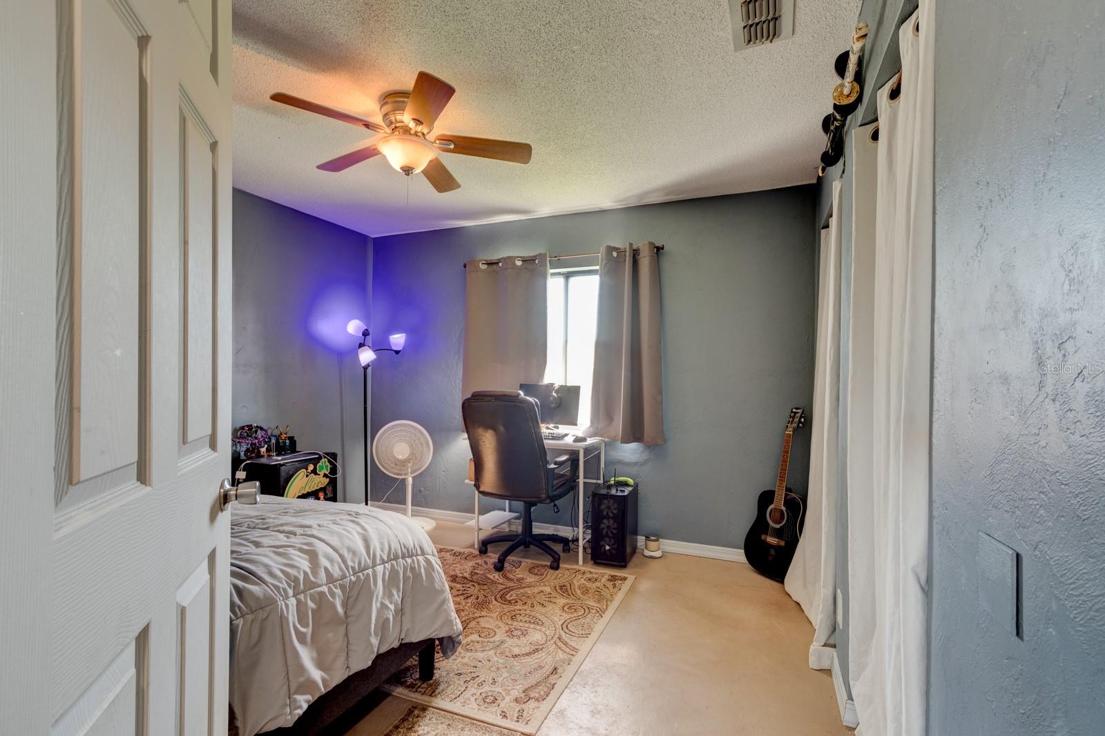 Image 18 of 21 For 3323 Pine Tree Drive