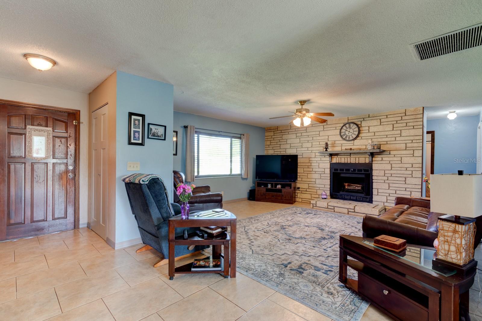 Image 3 of 21 For 3323 Pine Tree Drive