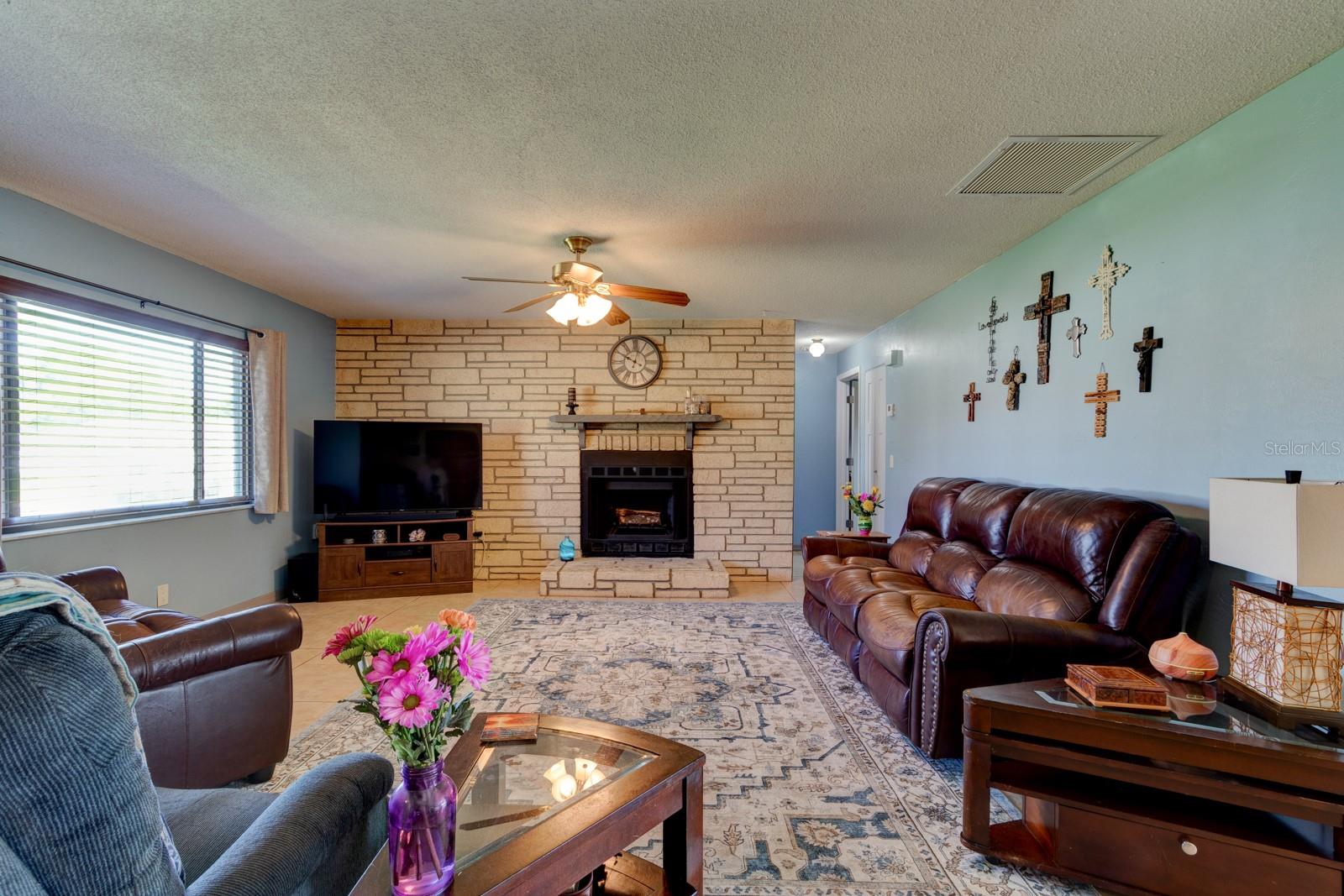 Image 4 of 21 For 3323 Pine Tree Drive