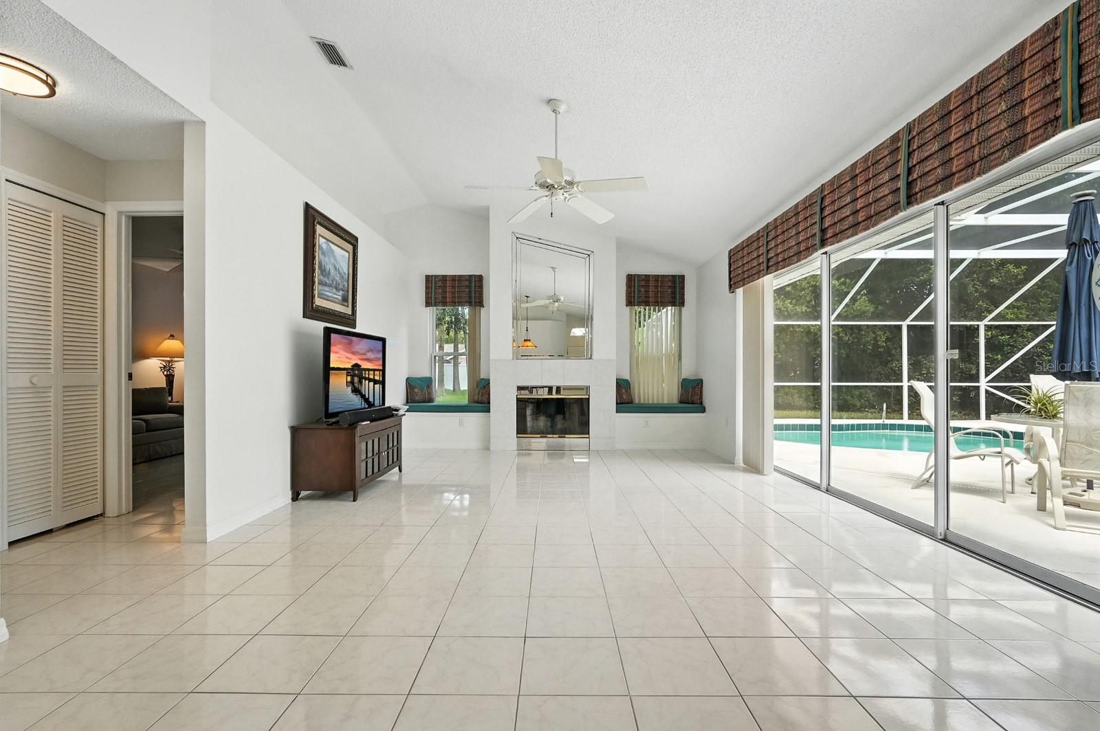 Image 14 of 58 For 3929 Oak Crest Circle