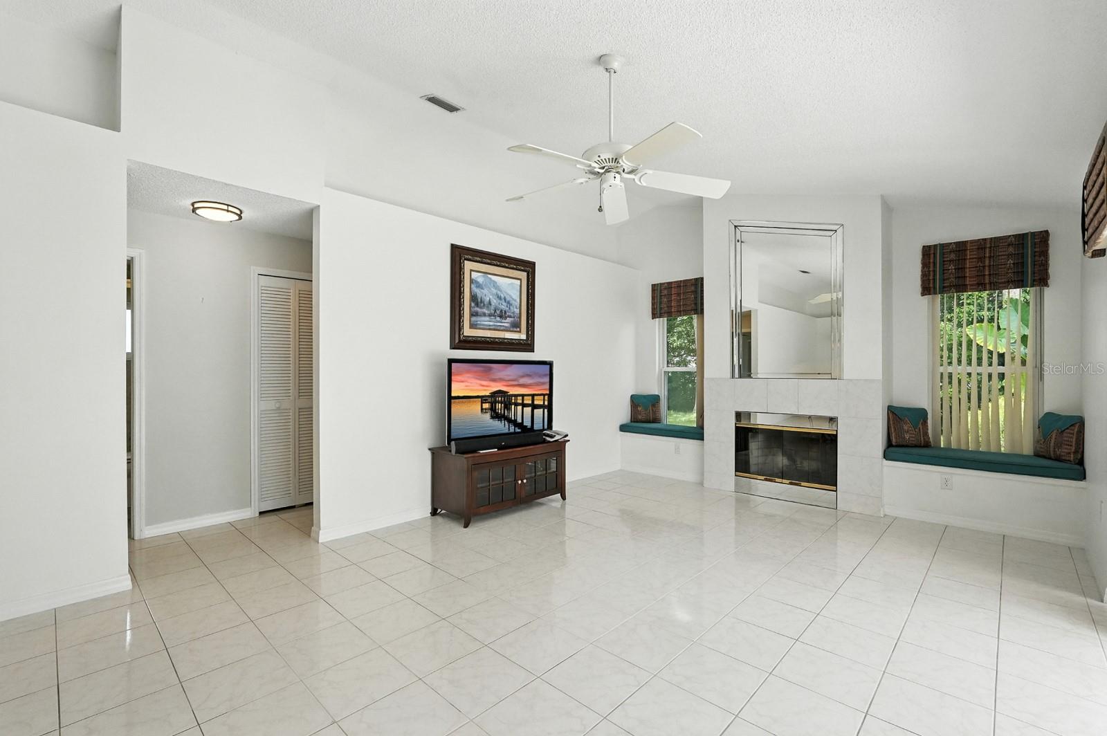 Image 15 of 58 For 3929 Oak Crest Circle