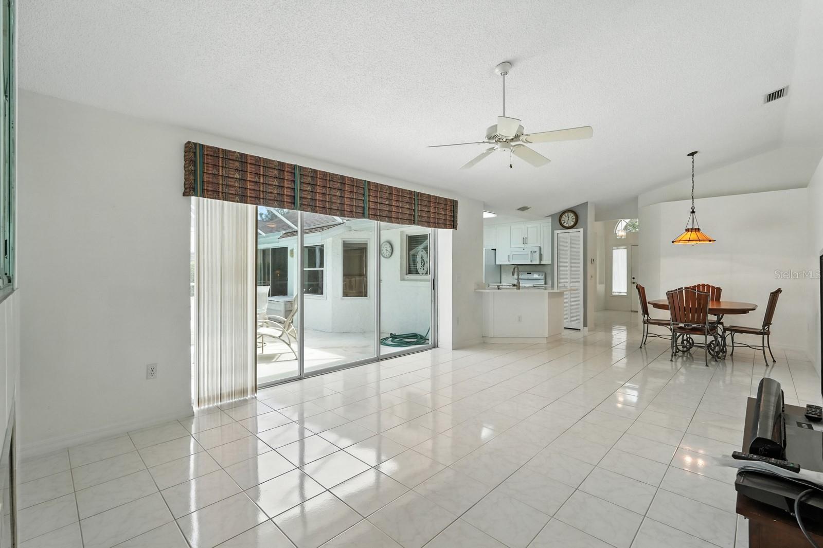 Image 17 of 58 For 3929 Oak Crest Circle