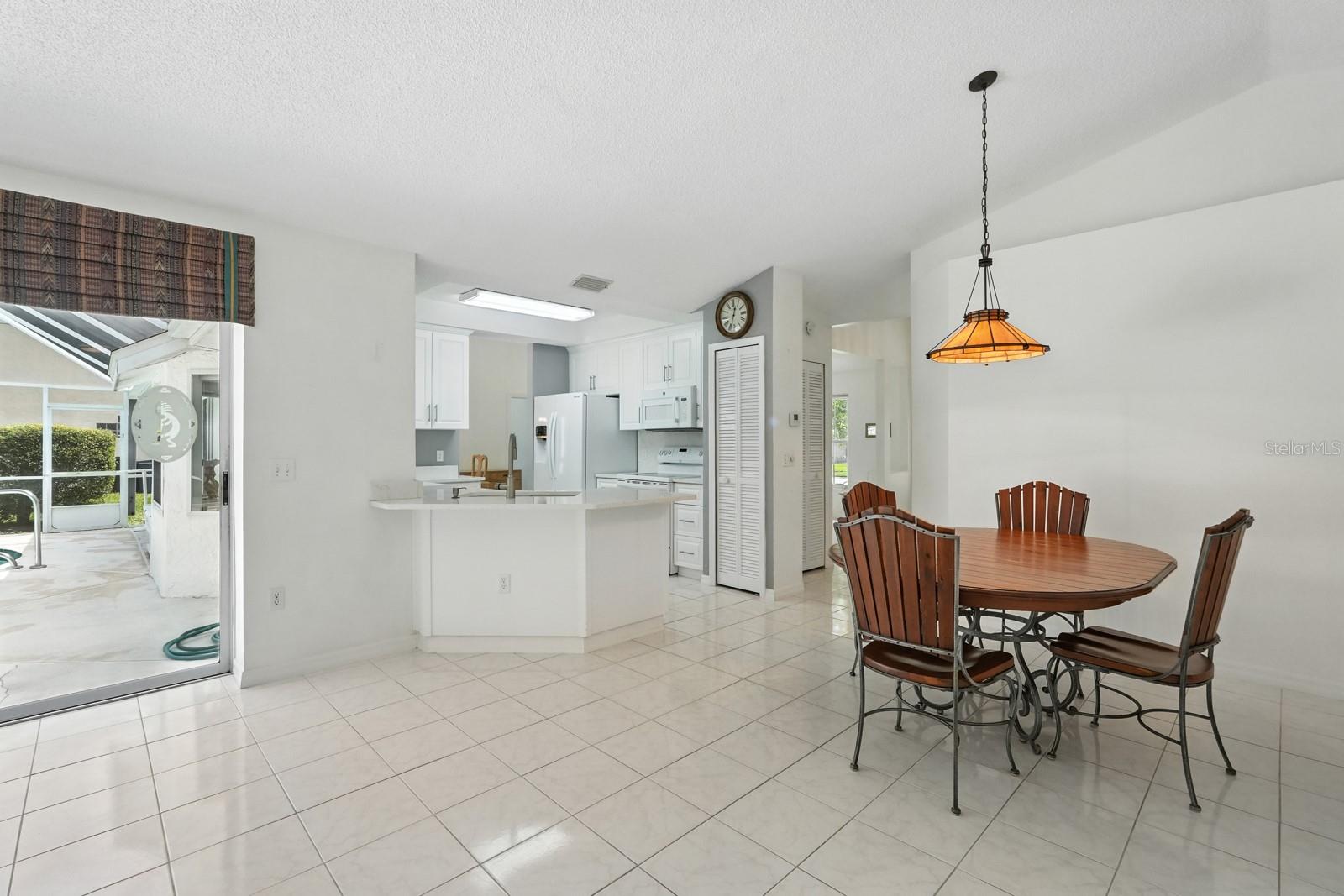 Image 18 of 58 For 3929 Oak Crest Circle
