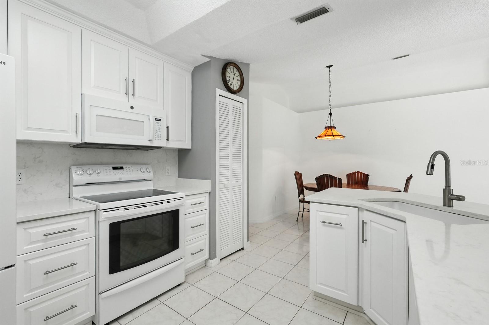 Image 21 of 58 For 3929 Oak Crest Circle