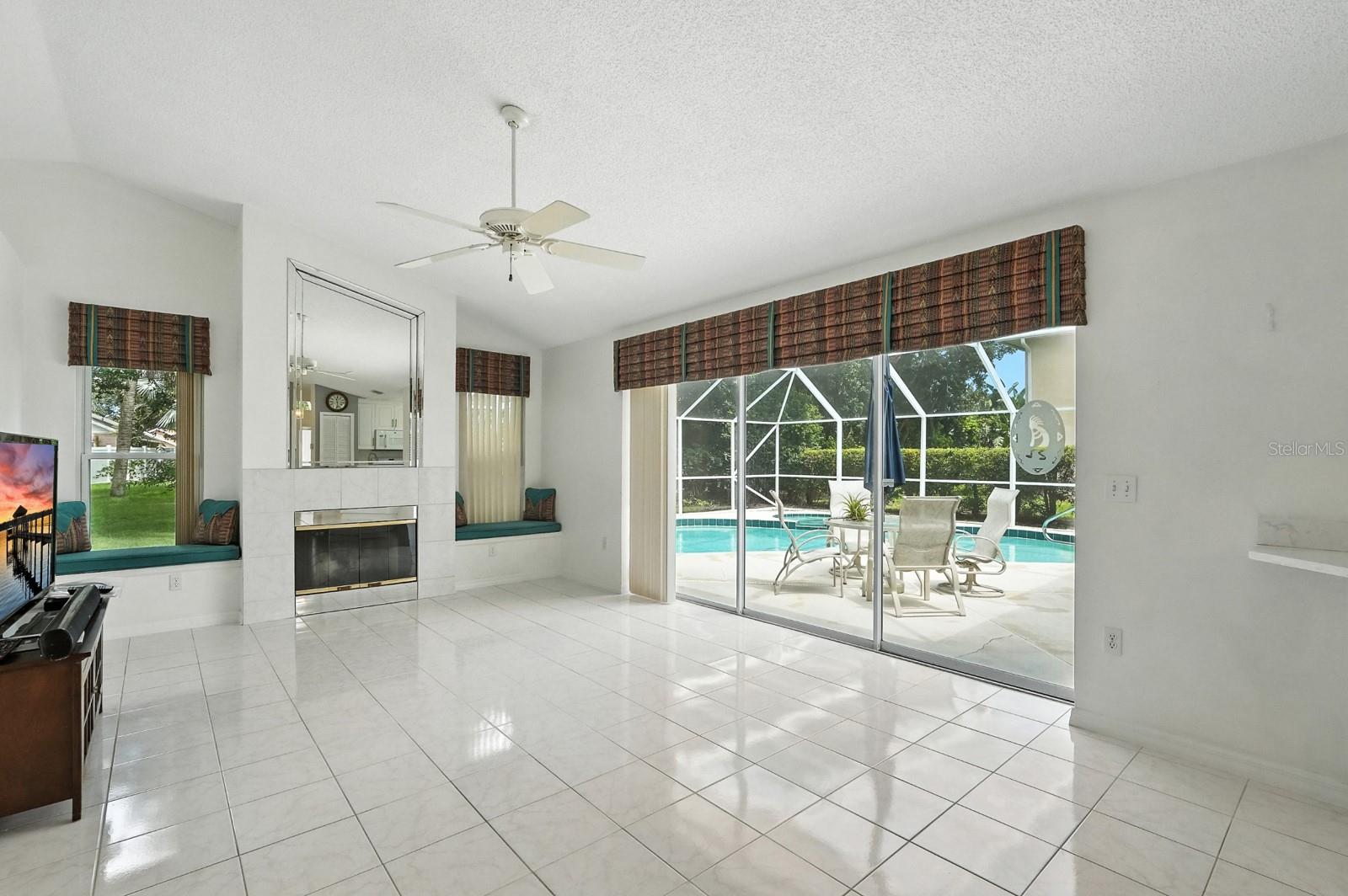Image 9 of 58 For 3929 Oak Crest Circle