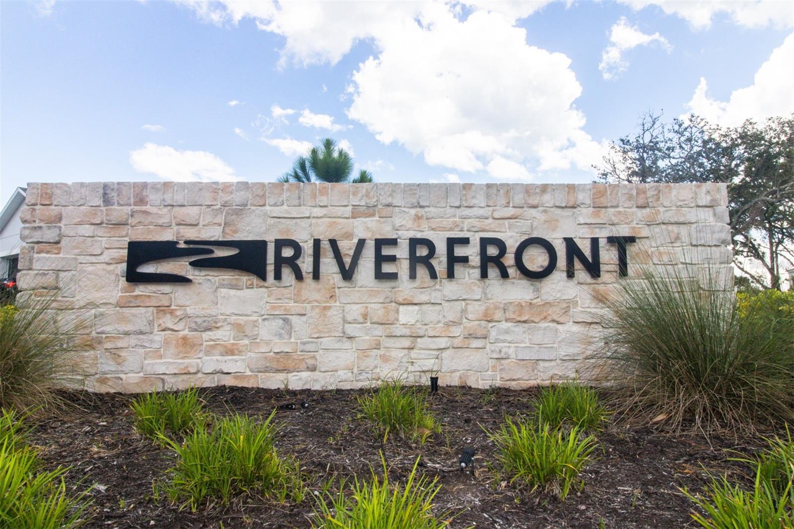 Image 31 of 39 For 220 River Front Way