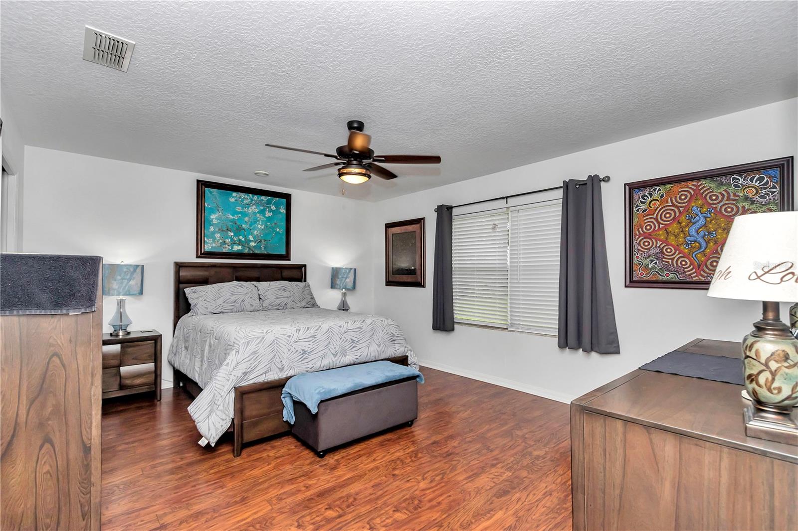 Image 11 of 35 For 5556 Grove Manor