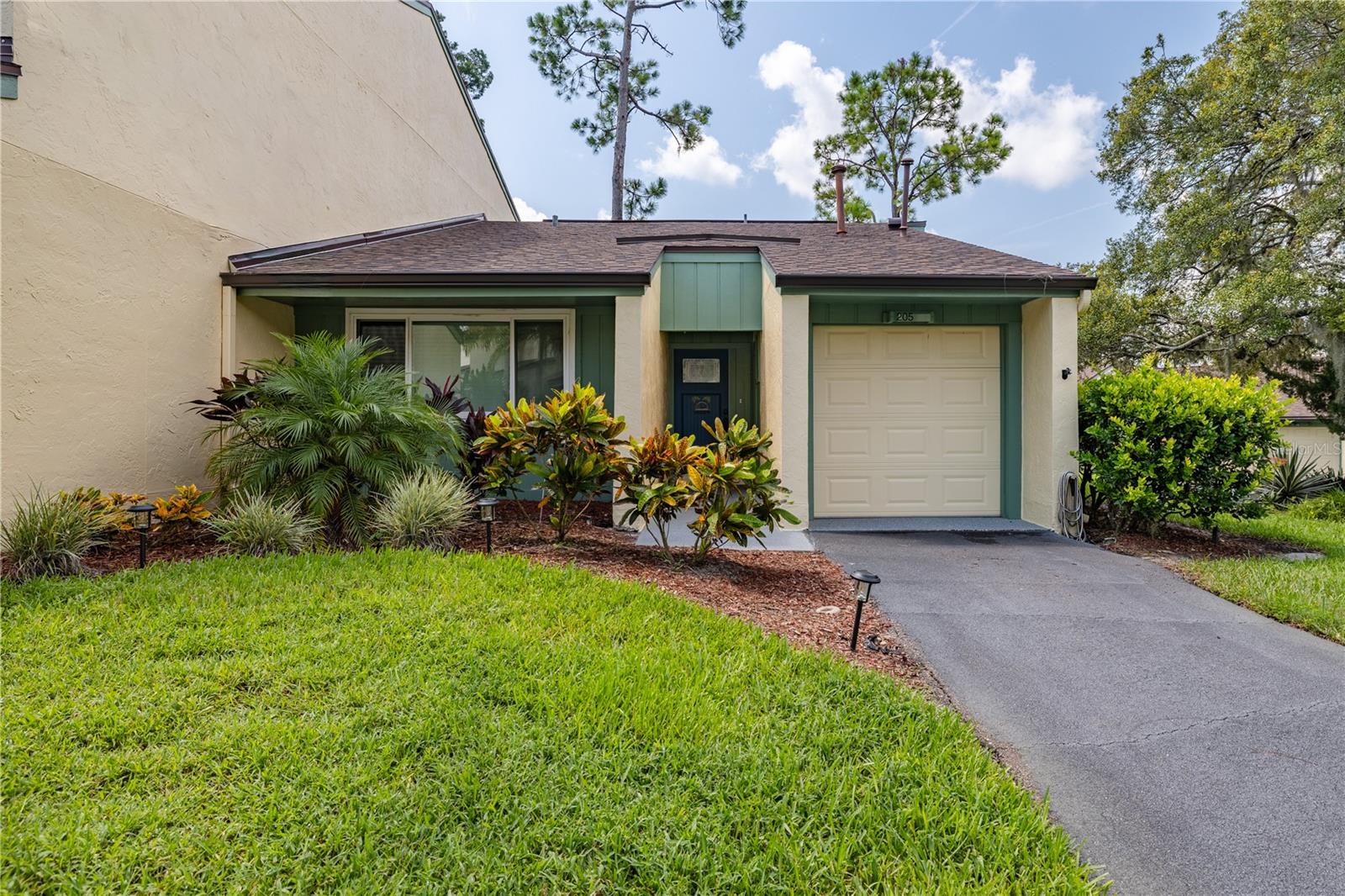 Image 24 of 28 For 205 Club House Boulevard