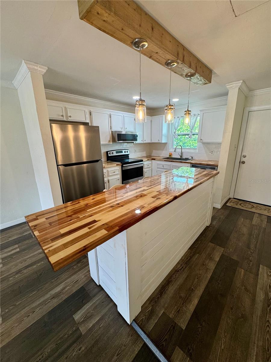Image 3 of 19 For 2901 Halifax Avenue 211