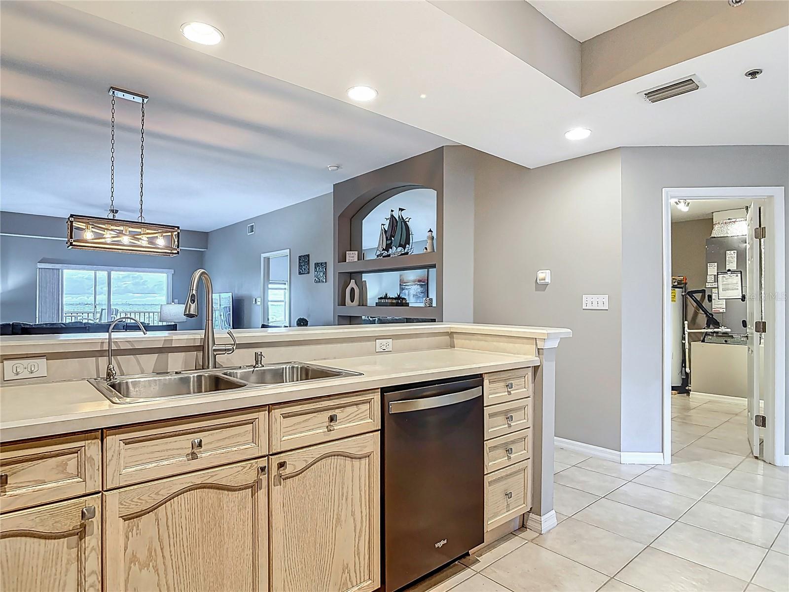 Image 8 of 48 For 5300 Atlantic Avenue 5504