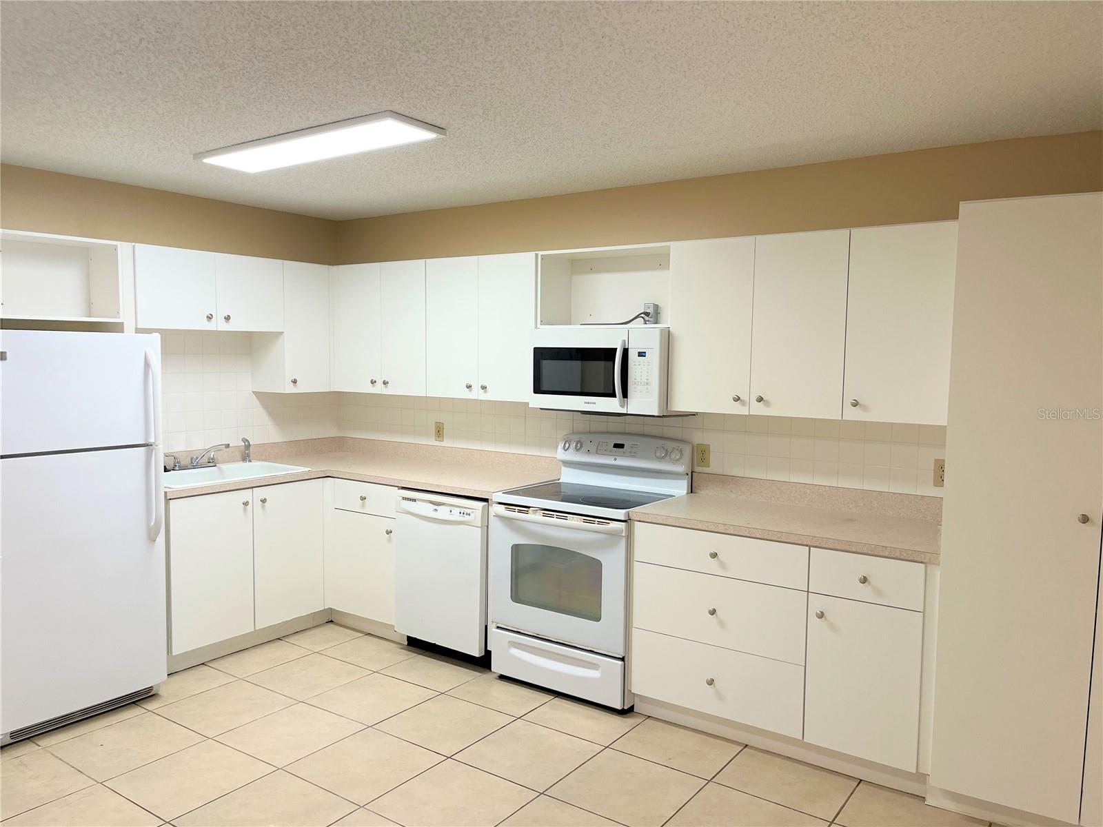 Image 2 of 20 For 813 Hope Avenue 811