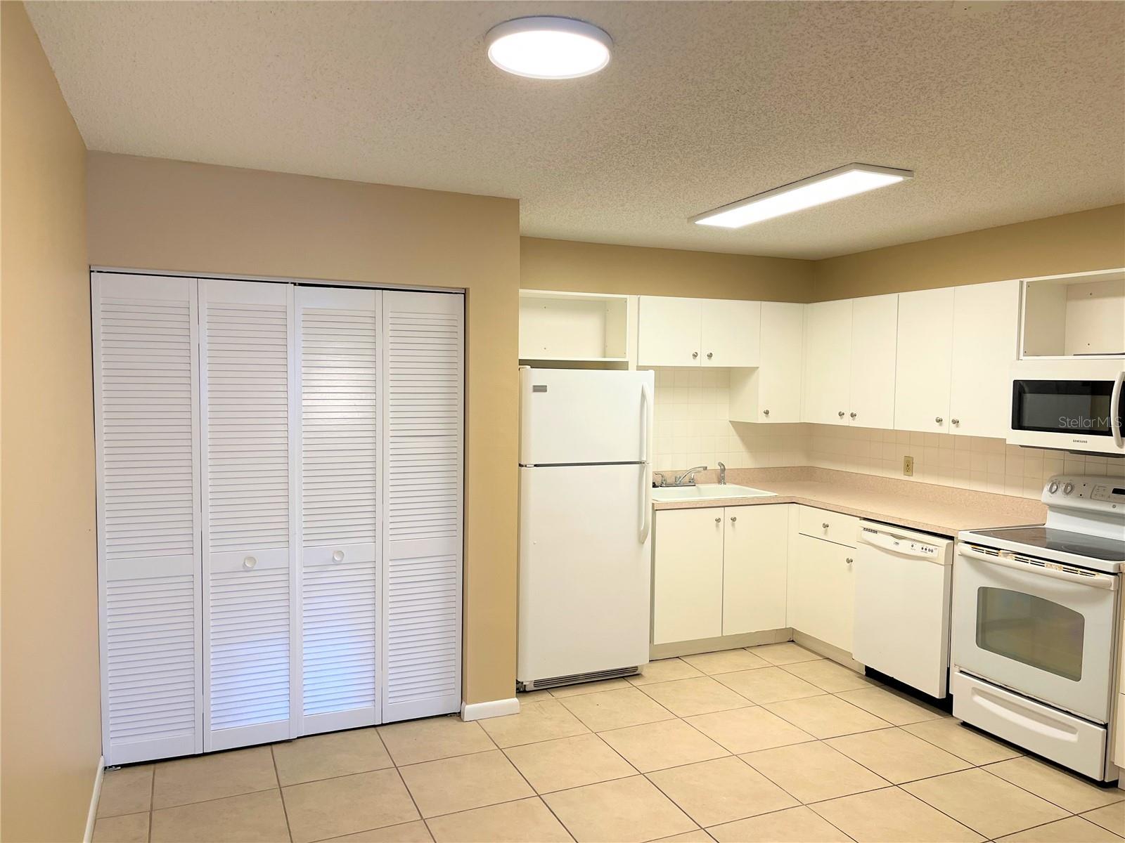 Image 3 of 20 For 813 Hope Avenue 811