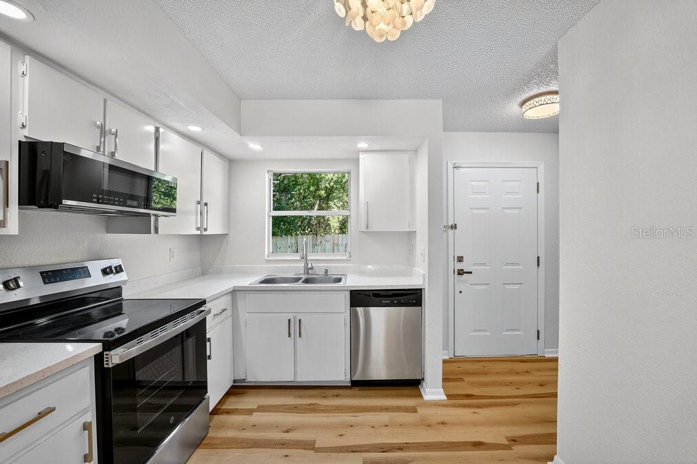 Image 6 of 42 For 713 Laurel Bay Circle