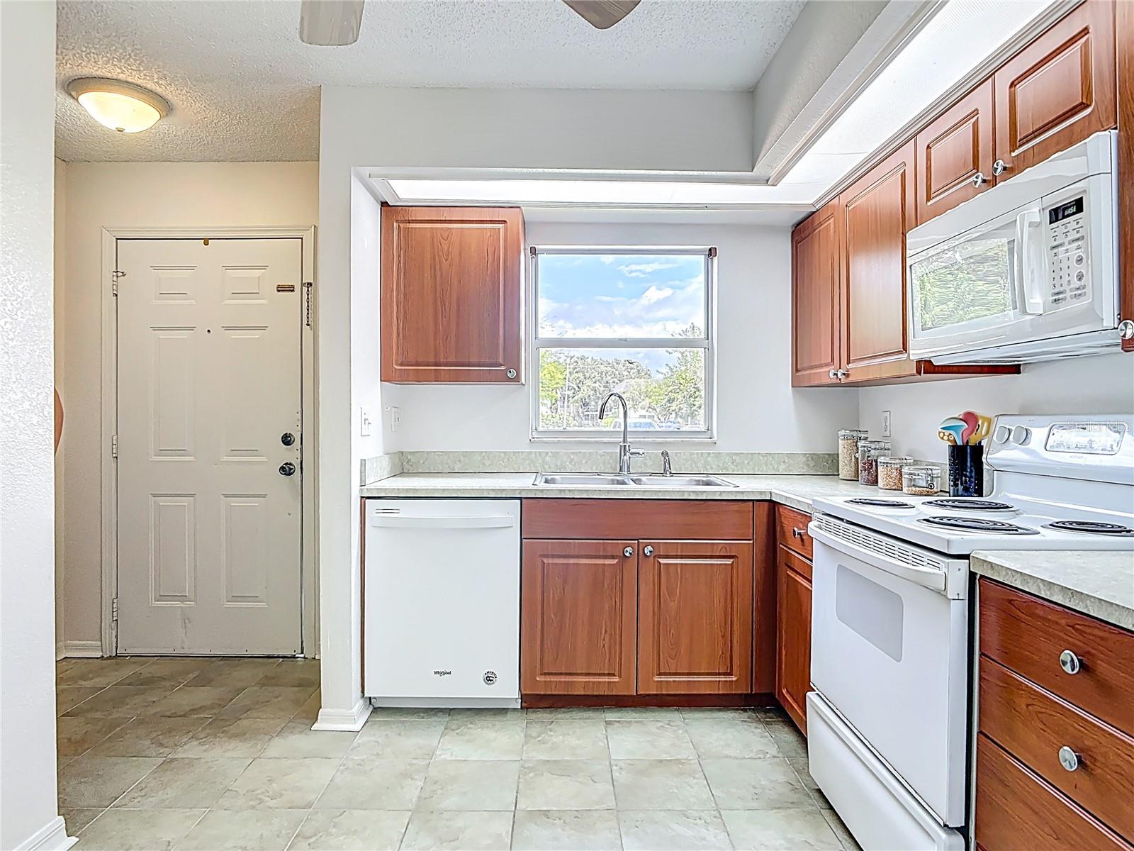 Image 18 of 51 For 717 Laurel Bay Circle