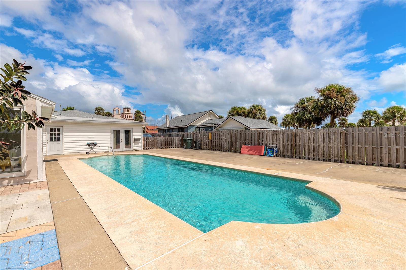 Image 4 of 49 For 412 Revilo Boulevard