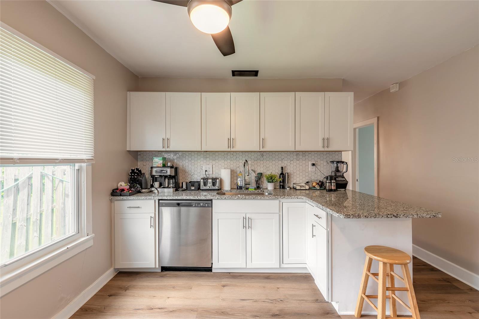 Image 9 of 49 For 412 Revilo Boulevard