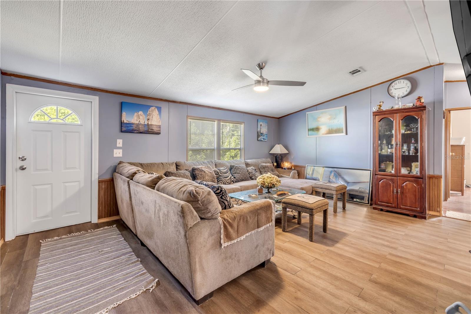 Image 4 of 31 For 475 Leslie Drive