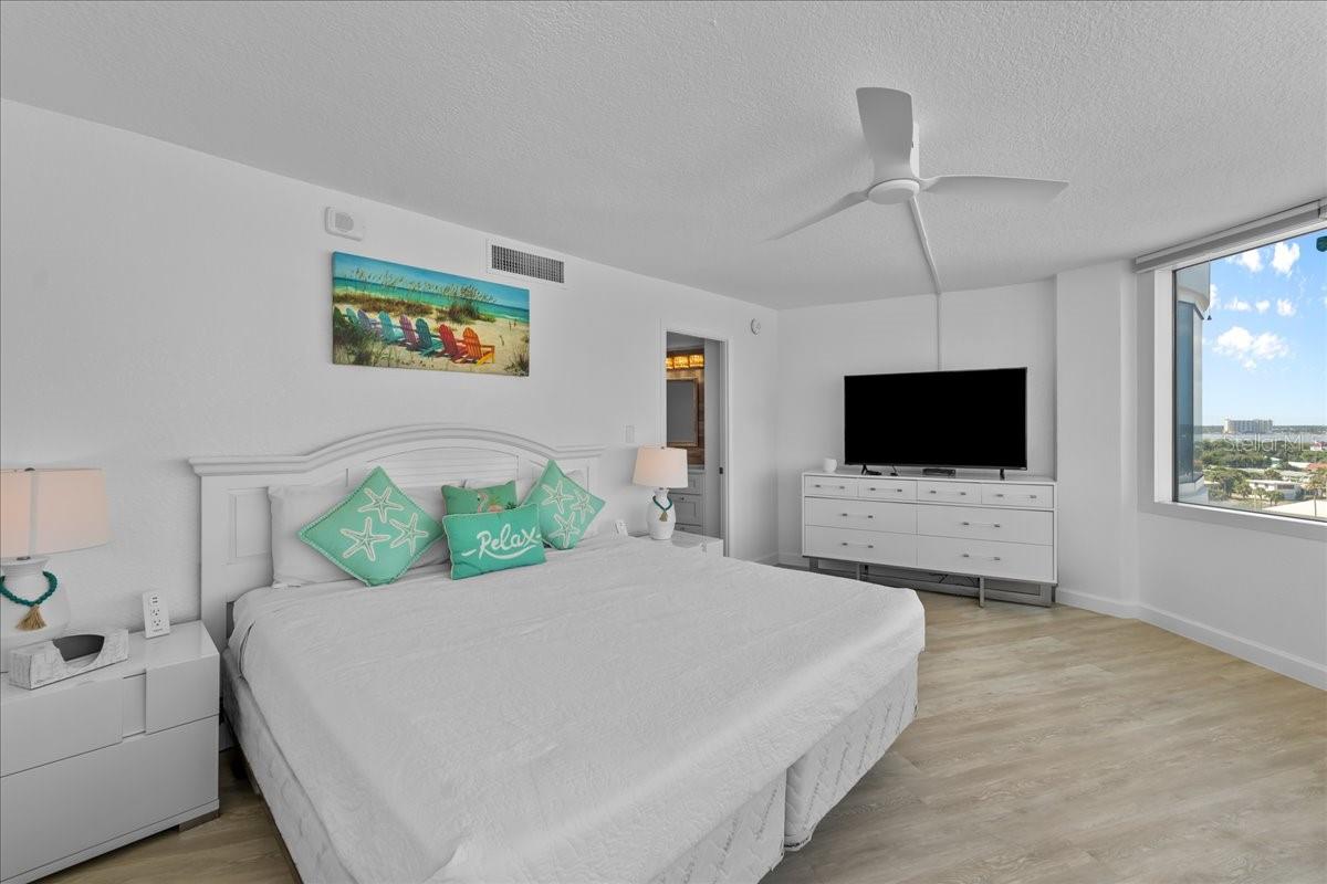 Image 11 of 52 For 2625 Atlantic Avenue 11nw