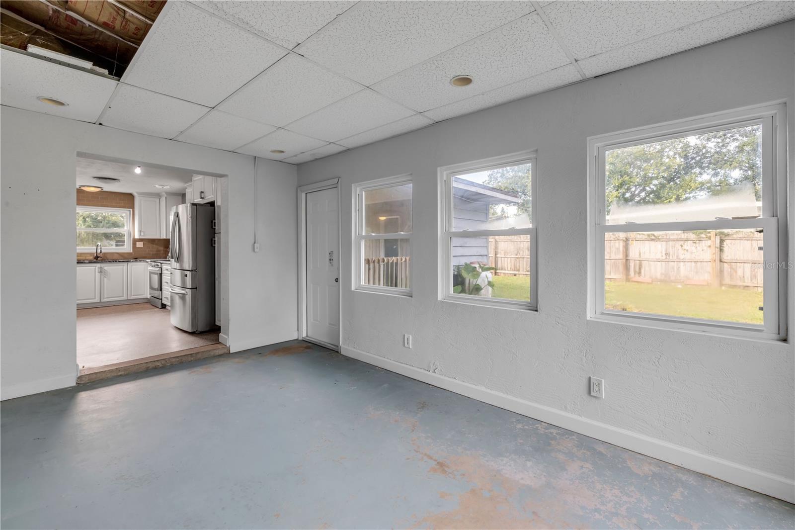 Image 15 of 47 For 719 Jane Avenue