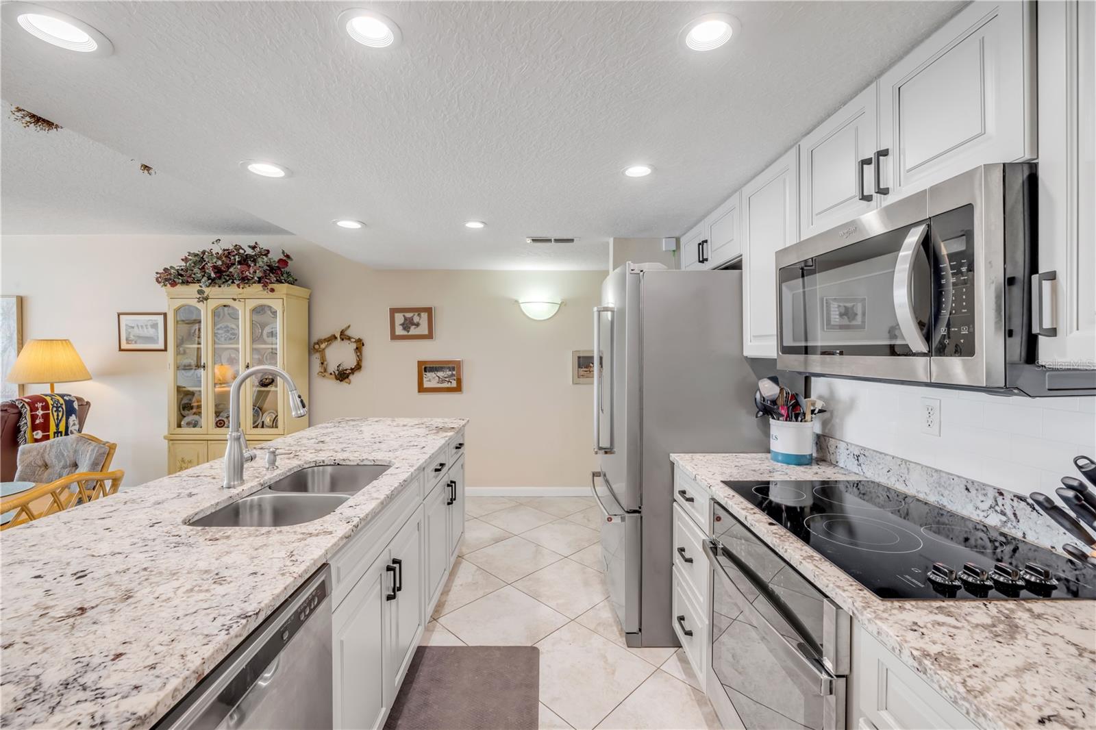 Image 4 of 52 For 5203 Atlantic Avenue 313b