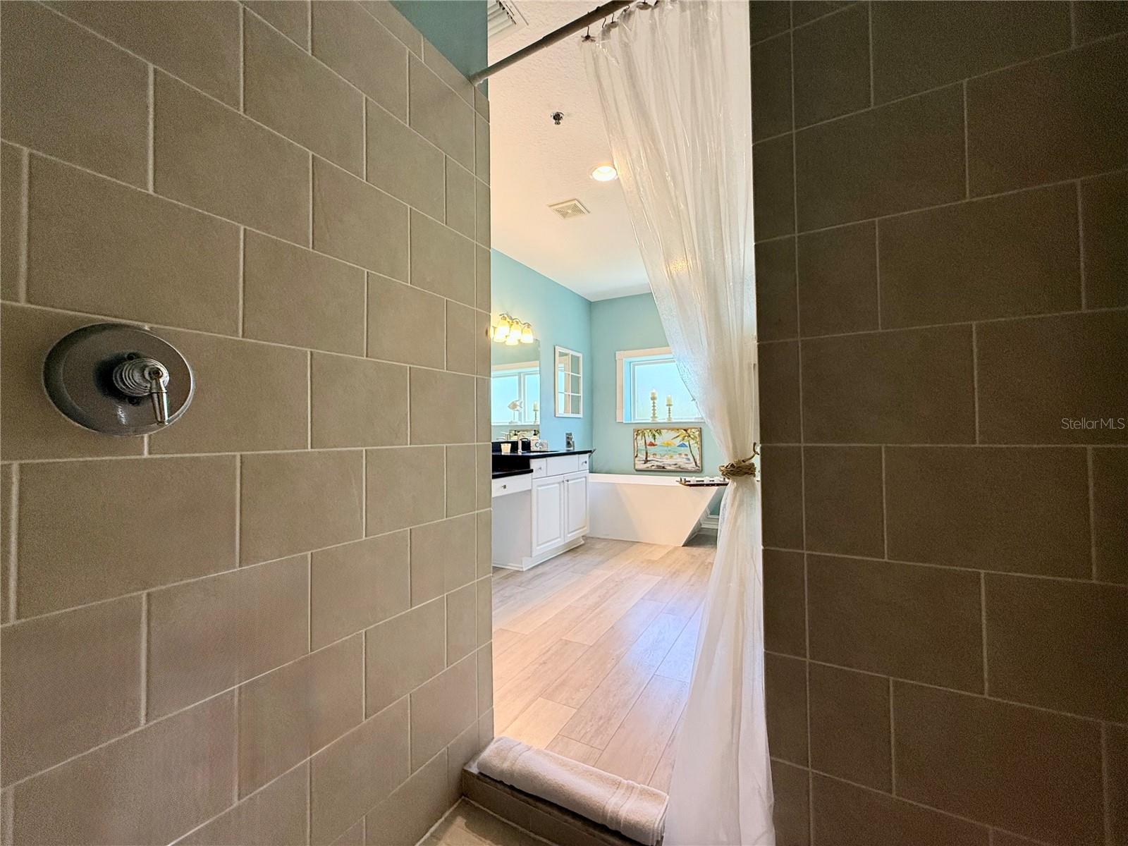 Image 39 of 78 For 423 Atlantic Avenue 102