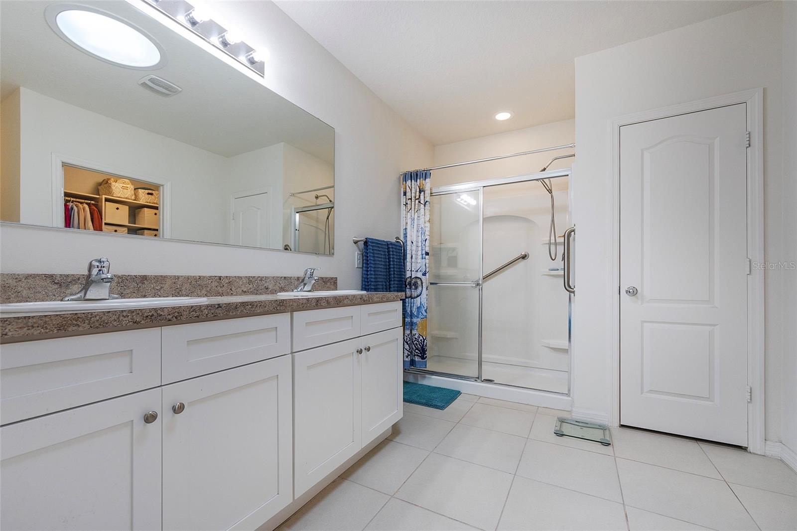 Image 15 of 54 For 537 White Coral Lane
