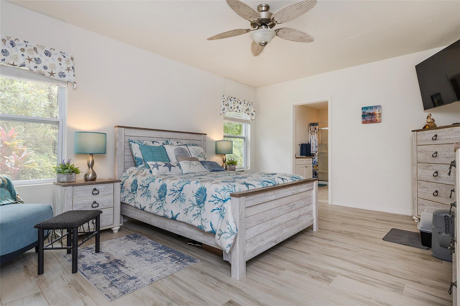 Image 21 of 54 For 537 White Coral Lane