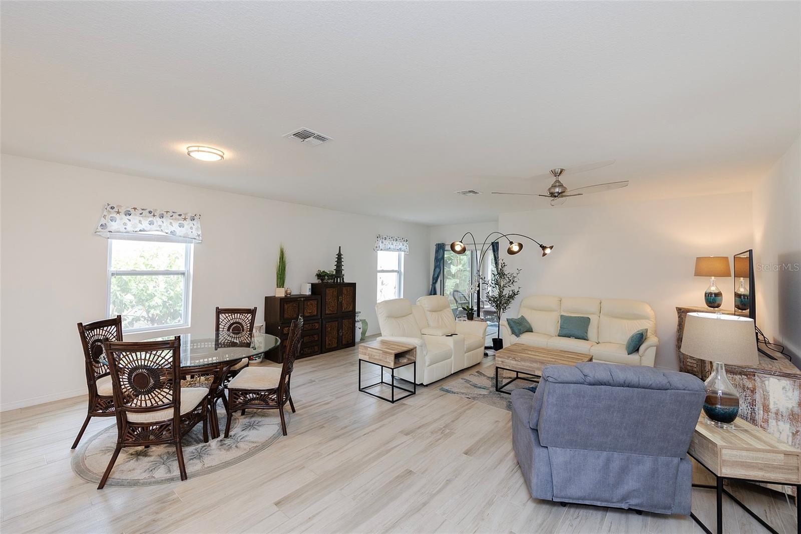 Image 33 of 54 For 537 White Coral Lane