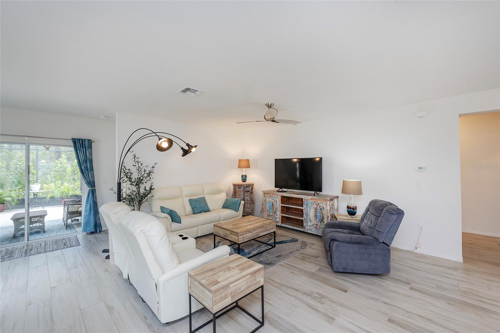 Image 36 of 54 For 537 White Coral Lane