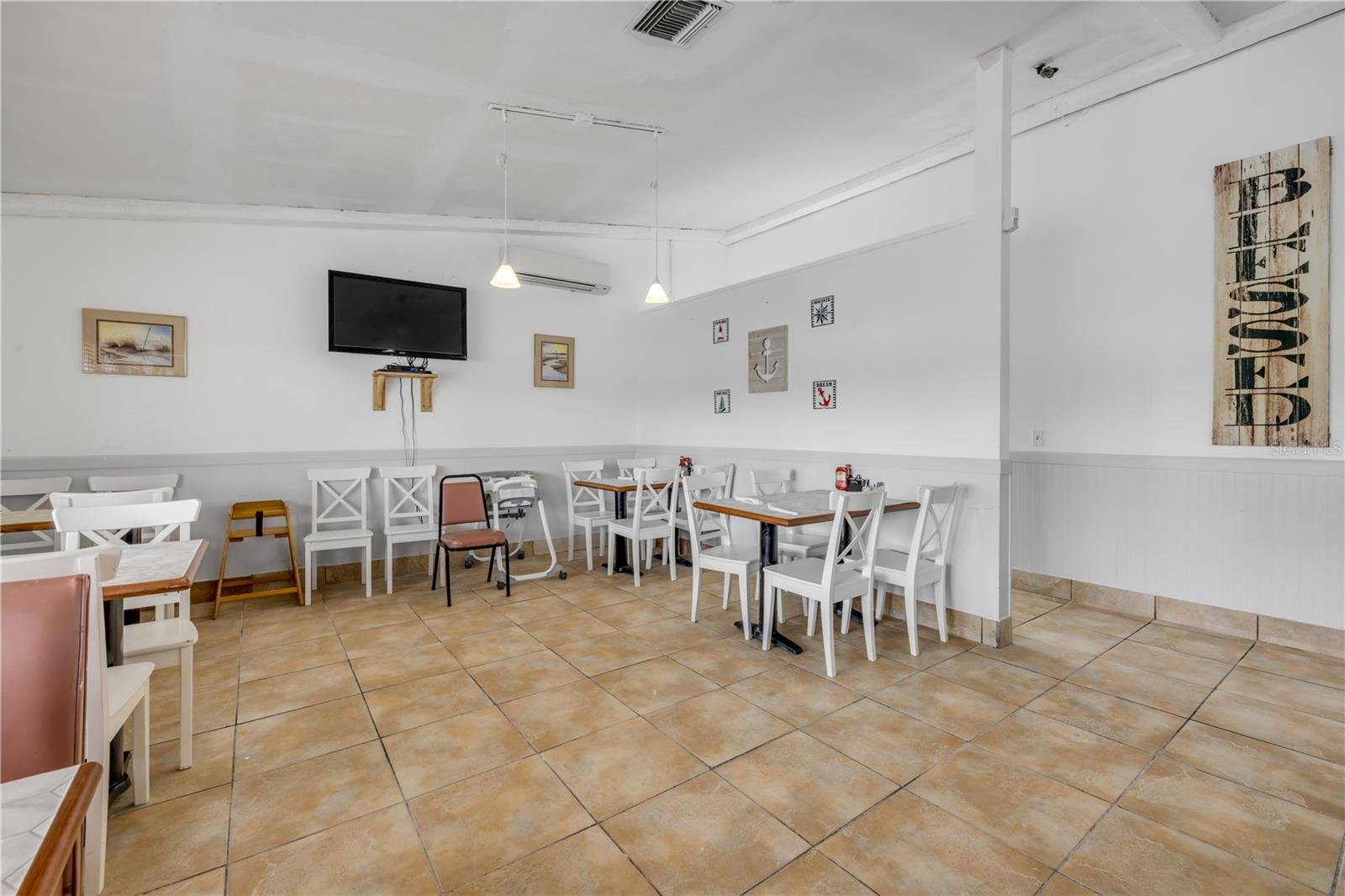 Image 37 of 63 For 2100 Ridgewood Avenue 280
