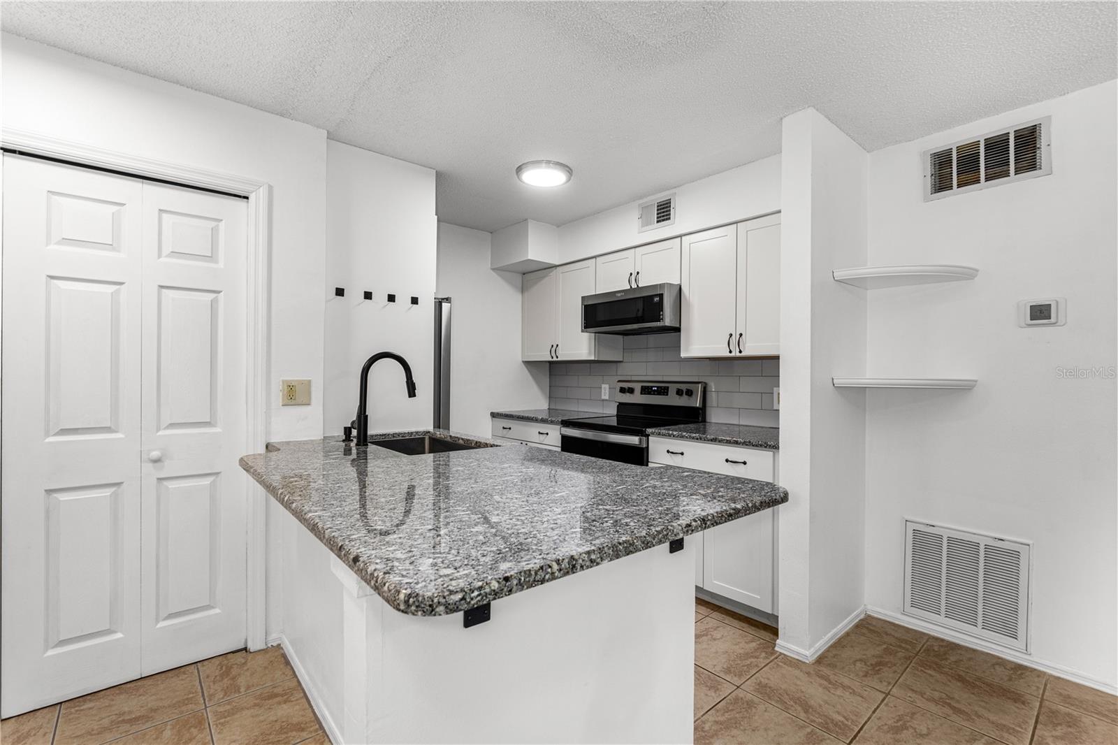 Image 13 of 37 For 1401 Palmetto Avenue 807